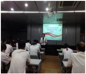 何曉潔授課見(jiàn)證