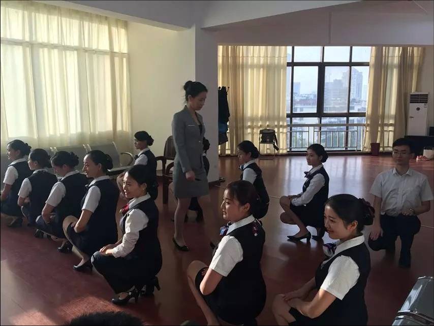 中國(guó)工商銀行宜昌支行《禮儀風(fēng)采大賽》賽前輔導(dǎo)