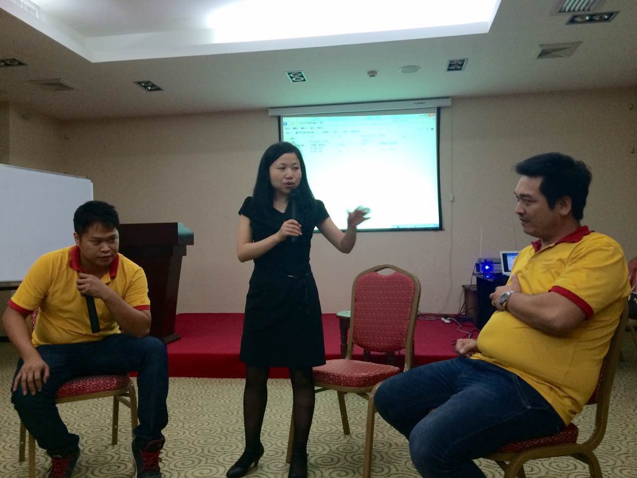 韻達速遞《快遞員服務(wù)禮儀與銷售技巧提升》