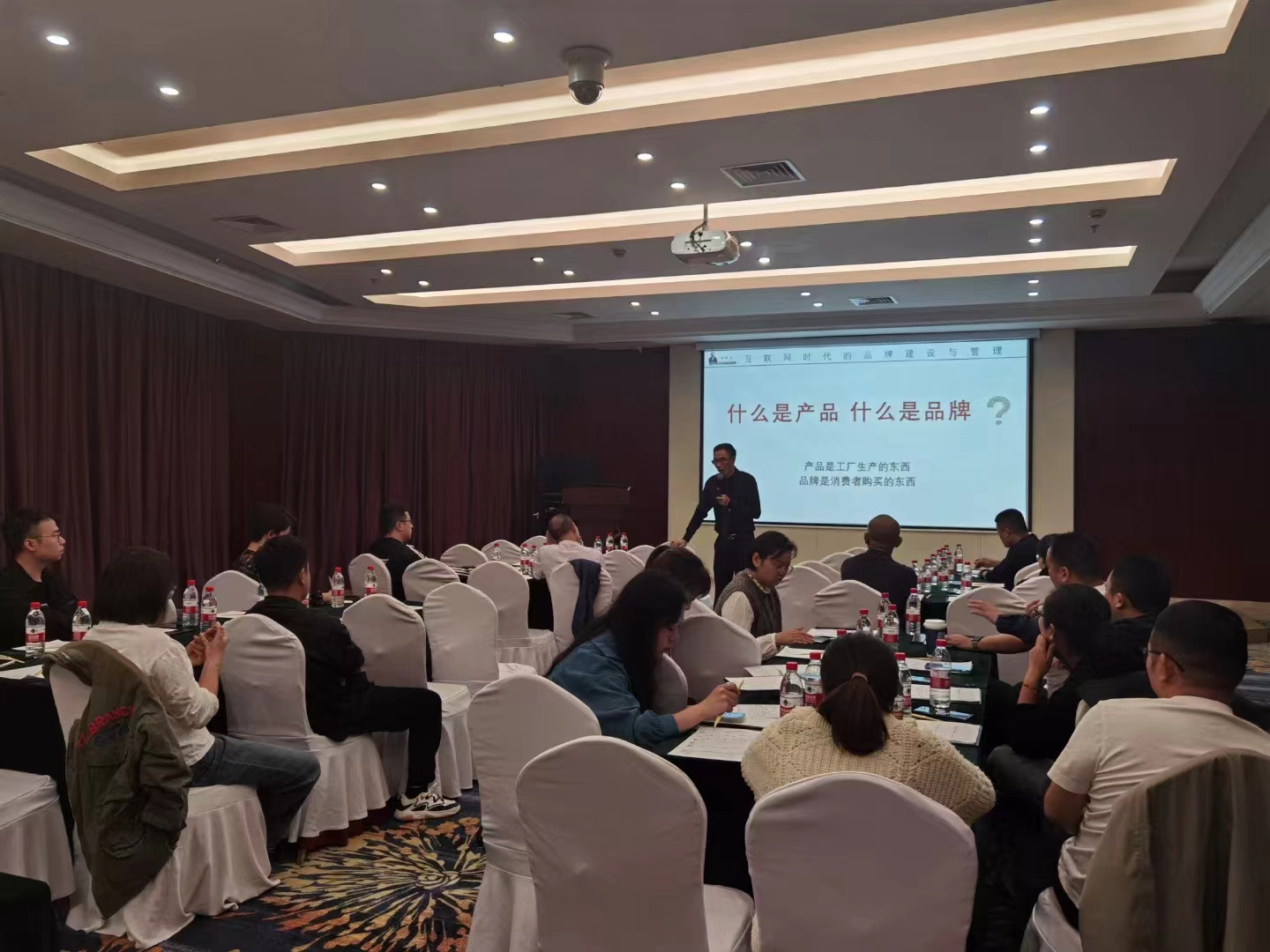 李明杰為云和木玩企業(yè)家《互聯(lián)網(wǎng)時代的品牌建設(shè)與管理》課程